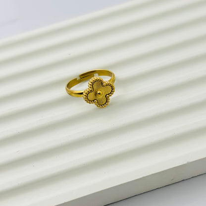 Clover Ring