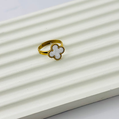 Clover Ring