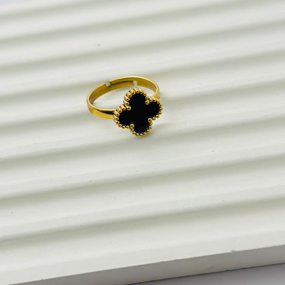 Clover Ring